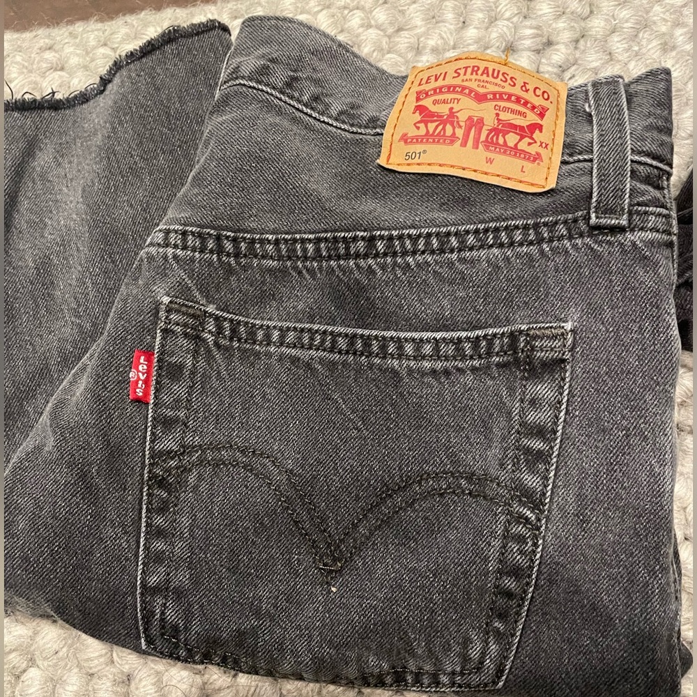 Levi’s 501 crop jeans “get off my cloud” size 29